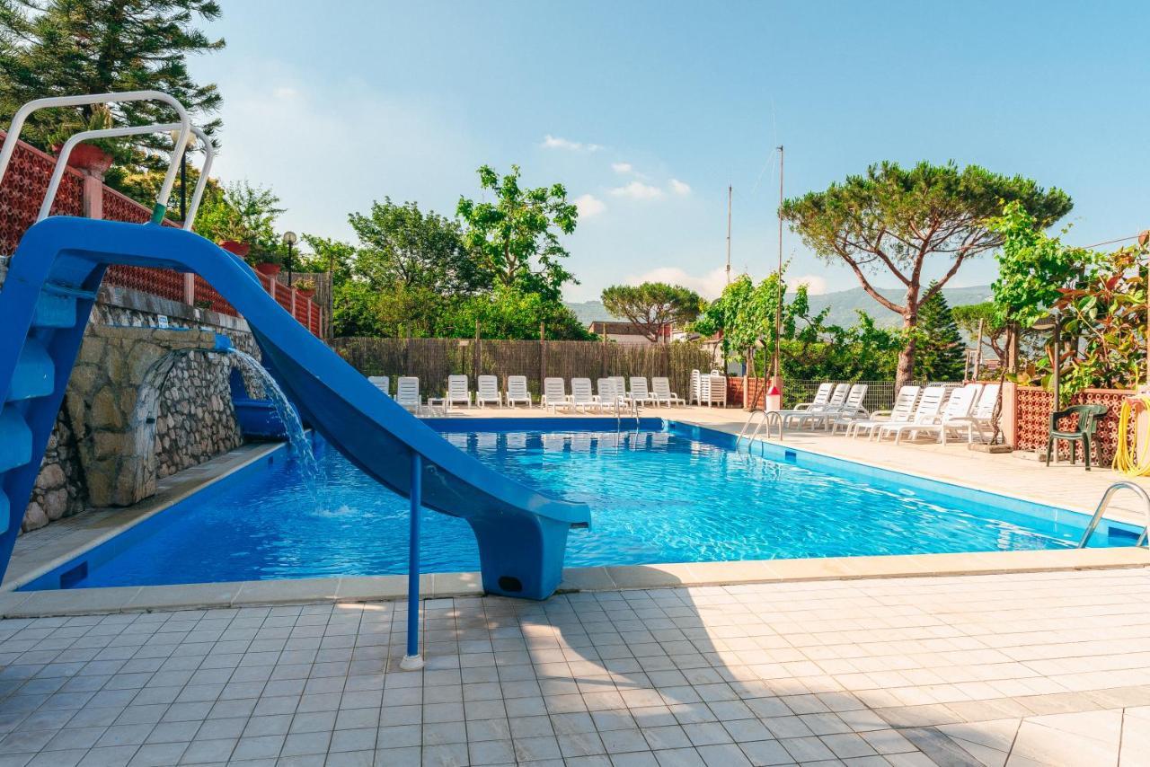 מטה Bleu Village מראה חיצוני תמונה